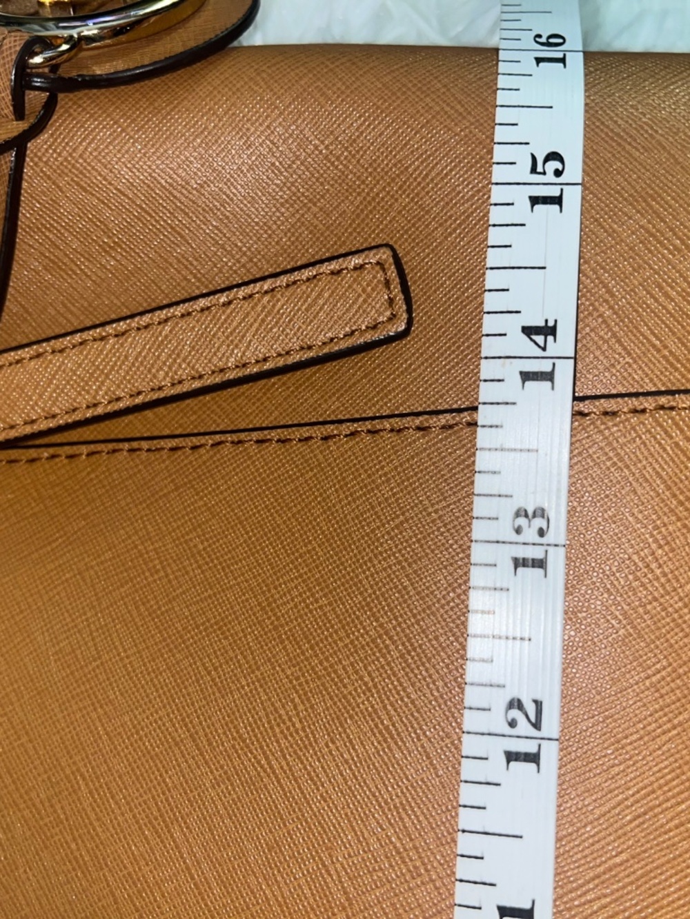 Michael Kors Voyager Large Tote - Picture 8 of 11